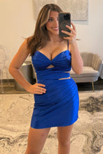 Load image into Gallery viewer, Stylish Sheath Spaghetti Straps Dark Green Short Homecoming Dress with Keyhole

