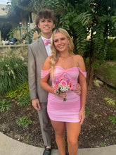 Load image into Gallery viewer, Stylish Sheath Off the Shoulder Pink Short Homecoming Dress with Ruched
