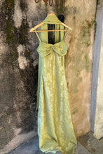 Load image into Gallery viewer, Stylish Sheath Spaghetti Straps Green Long Prom Dress with Scarf
