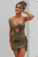 Load image into Gallery viewer, Stylish Bodycon Sweetheart Short Metallic Homecoming Dress with Pleating
