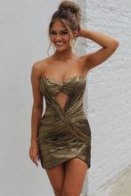 Load image into Gallery viewer, Stylish Bodycon Sweetheart Short Metallic Homecoming Dress with Pleating
