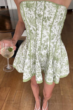 Load image into Gallery viewer, Modern Sheath Strapless Green Floral Printed Corset Homecoming Dress