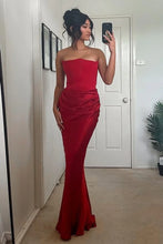 Load image into Gallery viewer, Trendy Mermaid Sweetheart Red Long Prom Dress with Ruched
