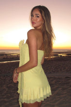 Load image into Gallery viewer, Trendy Sheath Strapless Yellow Short Homecoming Dress with 3D Flowers
