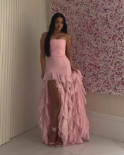 Load and play video in Gallery viewer, Stunning Sheath Strapless Pink Long Prom Dress with Ruffles
