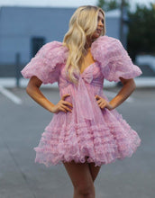 Load image into Gallery viewer, Charming A-Line Puff Sleeves Short Tulle Homecoming Dress
