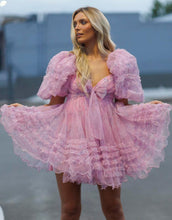 Load image into Gallery viewer, Charming A-Line Puff Sleeves Short Tulle Homecoming Dress
