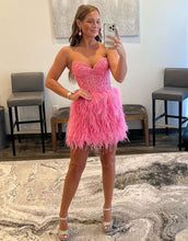 Load image into Gallery viewer, Fuchsha Sweetheart Lace Homecoming Dress With Feather

