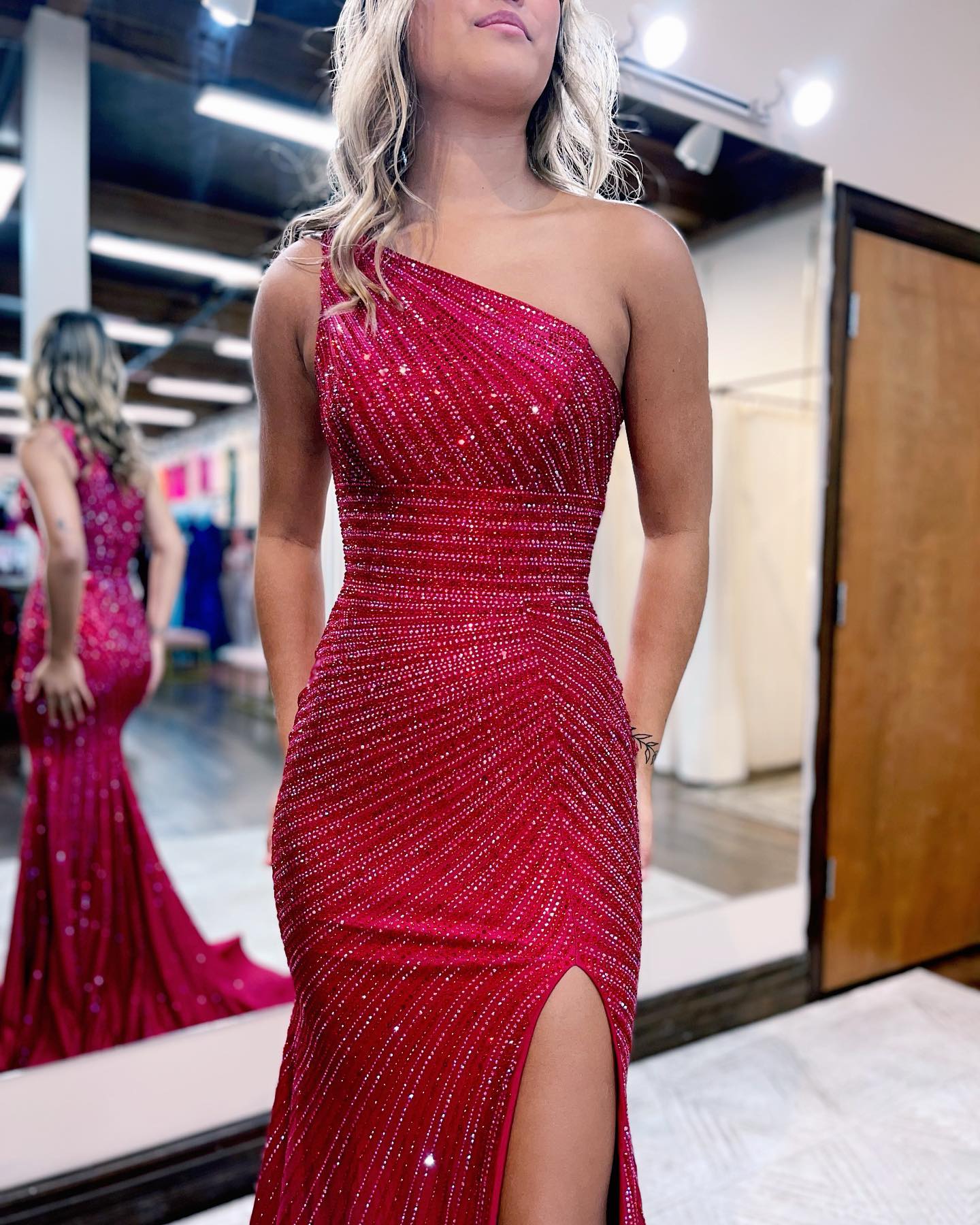 Luuvis Woman Red Mermaid One Shoulder Prom Dress With Split Luuvis Woman Red Mermaid One Shoulder Prom Dress With Split