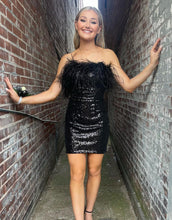 Load image into Gallery viewer, Sparkly Sequin Strapless Short Homecoming Dress With Feather
